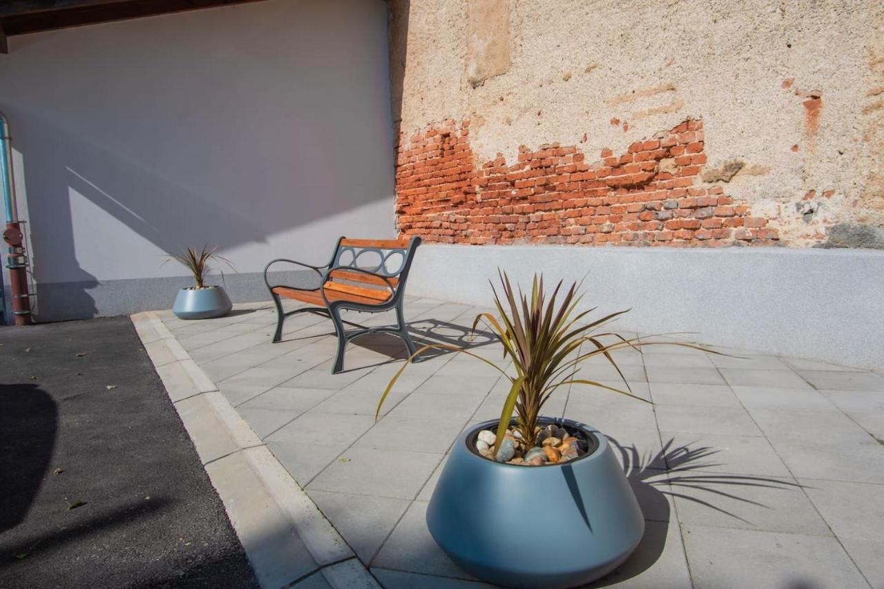 Apartmani Kac Karlovac Zewnętrze zdjęcie